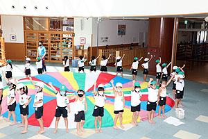 年長組の体操教室　　バルーン