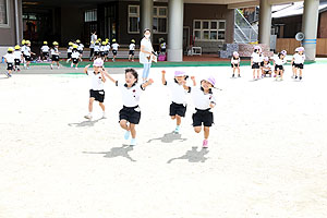 運動会の活動・かけっこ　すみれ・ばら・ひまわり