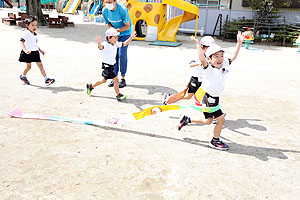 運動会の活動・かけっこ　すみれ・ばら・ひまわり