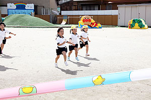 運動会の活動・かけっこ　すみれ・ばら・ひまわり