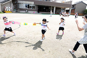 運動会の活動・かけっこ　すみれ・ばら・ひまわり