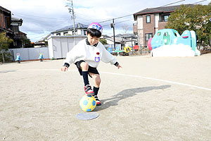 サッカー教室が開かれました　年長C・D・E
