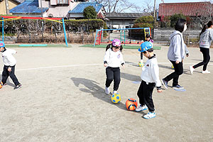 サッカー教室が開かれました　年長C・D・E