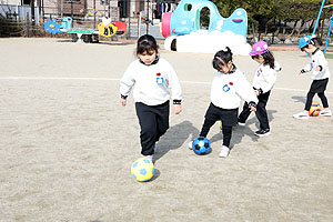 サッカー教室が開かれました　年長C・D・E