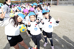 サッカー教室が開かれました　年長C・D・E