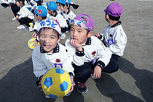 サッカー教室が開かれました　年長C・D・E