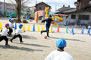 サッカー教室が開かれました　年長C・D・E
