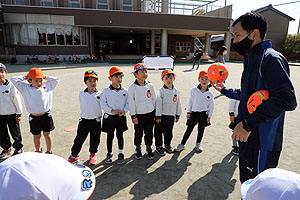 サッカー教室が開かれました　年長C・D・E
