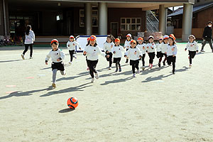 サッカー教室が開かれました　年長C・D・E