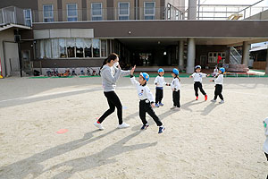 サッカー教室が開かれました　年長C・D・E