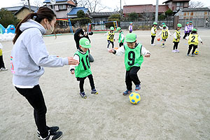 サッカー教室が開かれました　年長A・B