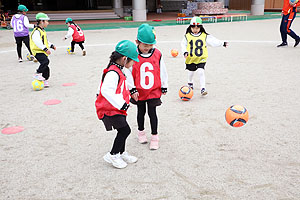 サッカー教室が開かれました　年長A・B