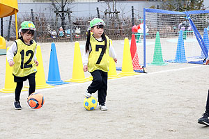 サッカー教室が開かれました　年長A・B