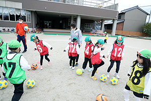 サッカー教室が開かれました　年長A・B