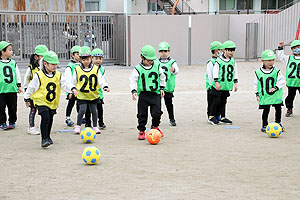 サッカー教室が開かれました　年長A・B