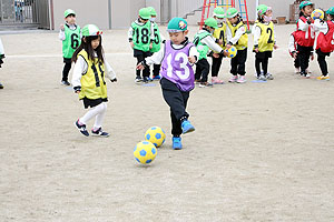 サッカー教室が開かれました　年長A・B
