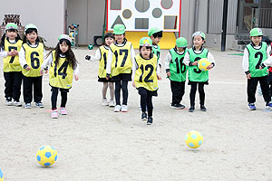 サッカー教室が開かれました　年長A・B