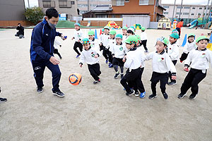 サッカー教室が開かれました　年長A・B