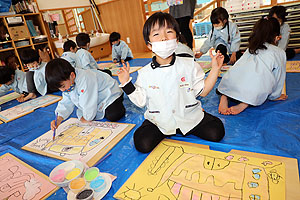 絵画教室　個性いっぱいの作品が完成‼　ひまわり・さくら