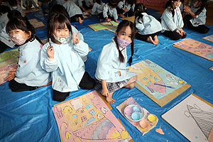 絵画教室　個性いっぱいの作品が完成‼　ひまわり・さくら