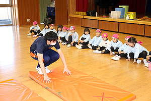 体操教室　ばら・すみれ