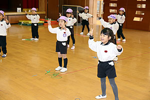 体操教室　ばら・すみれ