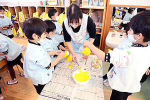 作品展の制作活動の様子　E