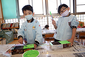 作品展の制作活動の様子　E
