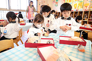 作品展の制作活動の様子　きりん