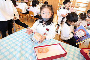 作品展の制作活動の様子　きりん