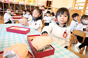 作品展の制作活動の様子　きりん