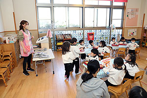 作品展の制作活動の様子　きりん