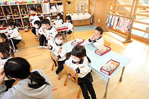 作品展の制作活動の様子　きりん