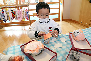 作品展の制作活動の様子　きりん
