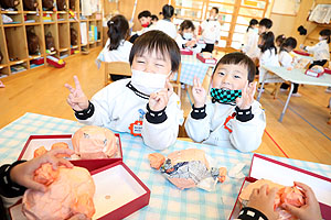 作品展の制作活動の様子　きりん