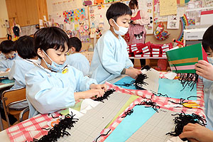 作品展の制作活動　ばら・たんぽぽ