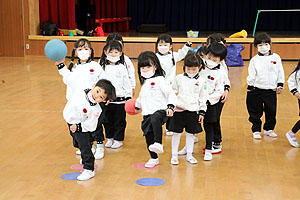 体操教室「ボール投げ」　ひまわり・さくら・たんぽぽ