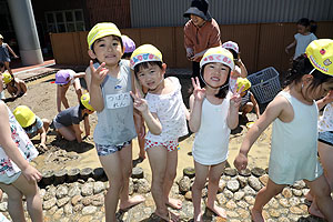 おもいっきり水遊び！　ひまわり・すみれ