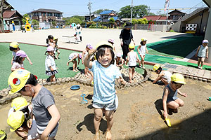 おもいっきり水遊び！　ひまわり・すみれ