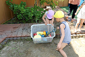 おもいっきり水遊び！　ひまわり・すみれ