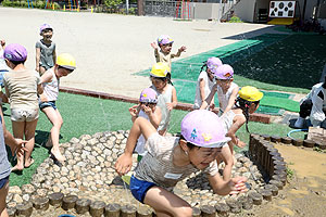 おもいっきり水遊び！　ひまわり・すみれ