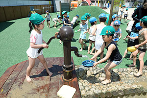 笑顔いっぱいの水遊び！　A・D