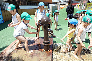 笑顔いっぱいの水遊び！　A・D