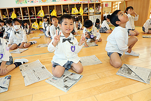 新聞紙でカブトを作りました　C