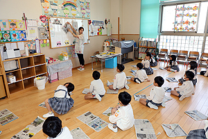 新聞紙でカブトを作りました　C