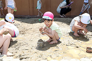 どろんこ遊び　たんぽぽ・ばら・さくら・すみれ