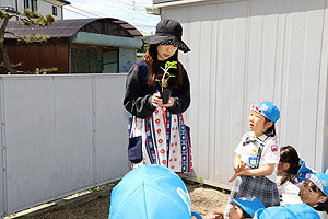 エンゼル畑に野菜の苗を植えました！　年長組