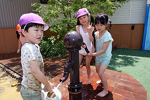 思いっきり　水遊び‼　　C・E