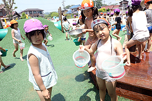 思いっきり　水遊び‼　　C・E