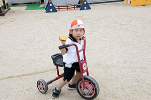 元気いっぱい園庭遊び！　ぱんだ・きりん・ことり